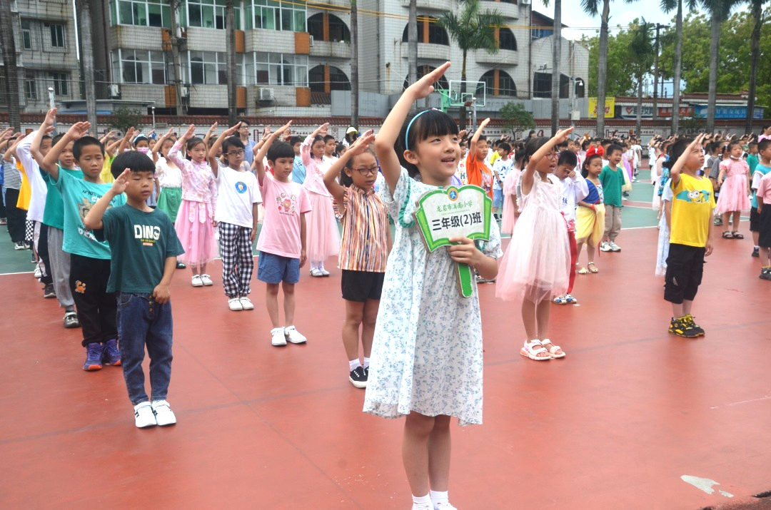 为了让全体同学度过一个快乐而有意义的"六一"儿童节,龙岩市溪南小学