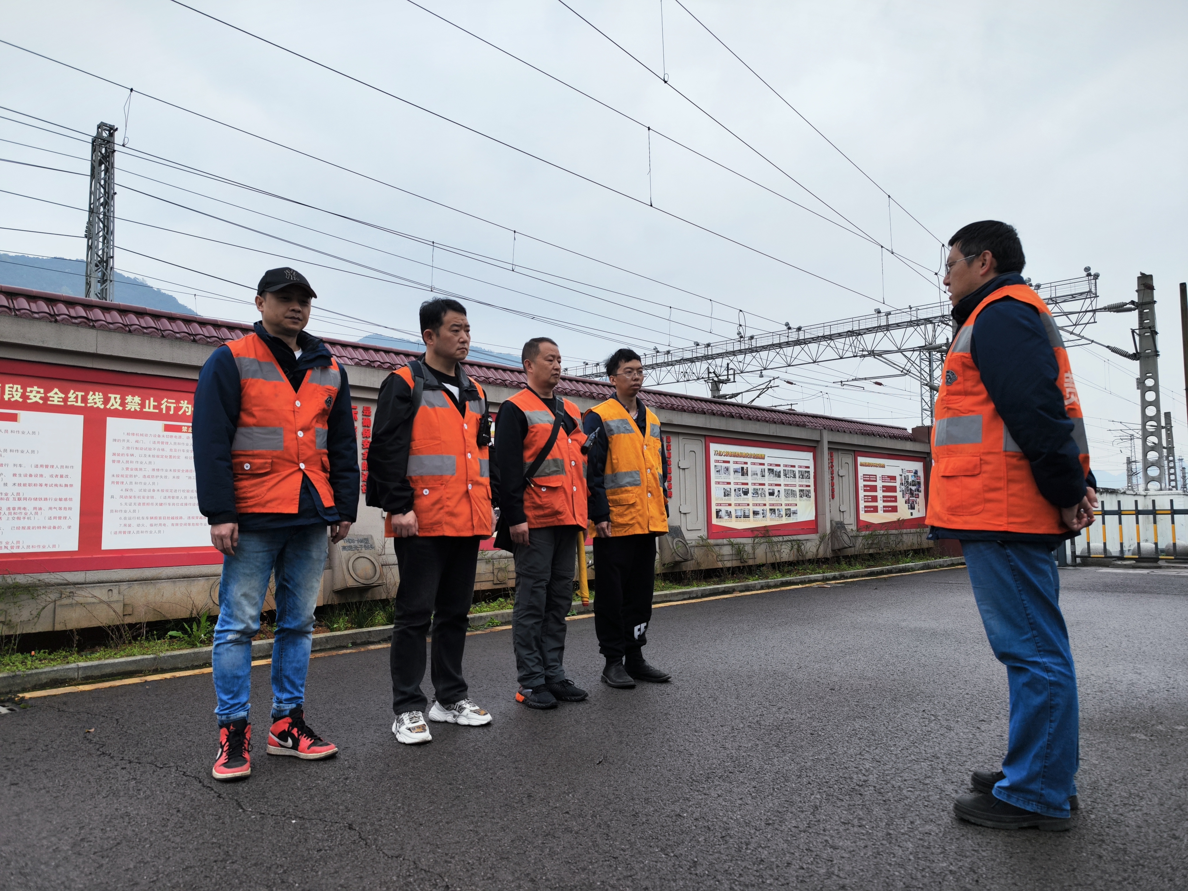 筑牢汛期安全屏障 贵阳南车辆段开展防洪应急演练