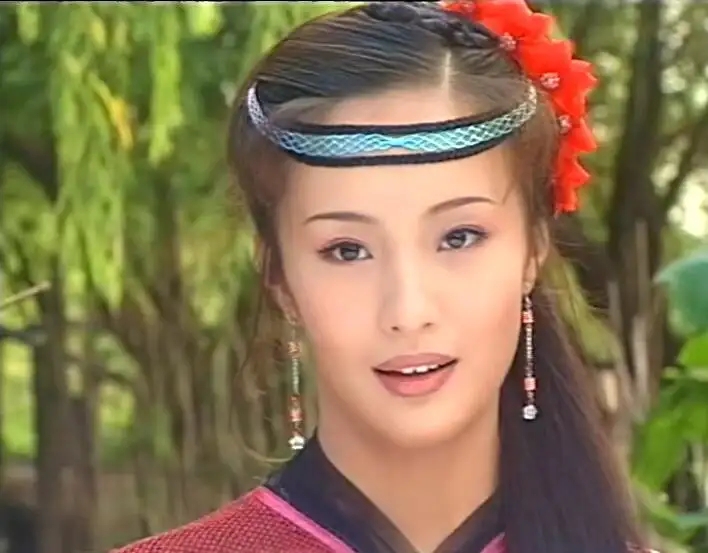 《凤在江湖》青蜂:她爱上仇人之子,可对方却好像把她当成替身