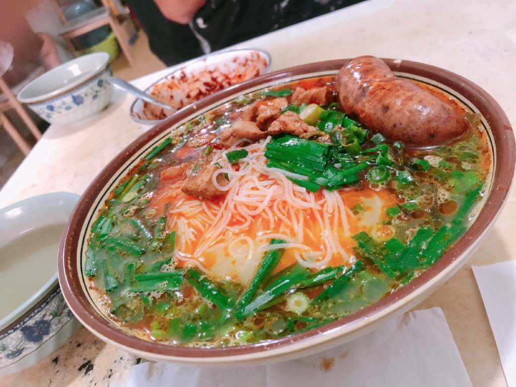 仅靠一碗米线,这家店在平顶山火了将近10年插图2 仅靠一碗米线,这家店在平顶山火了将近10年插图2