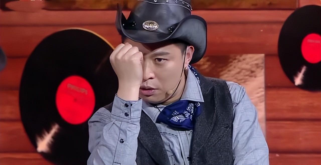 德云社李鹤东喜迎35岁生日,搭档谢金凌晨送祝福,照片引网友热议