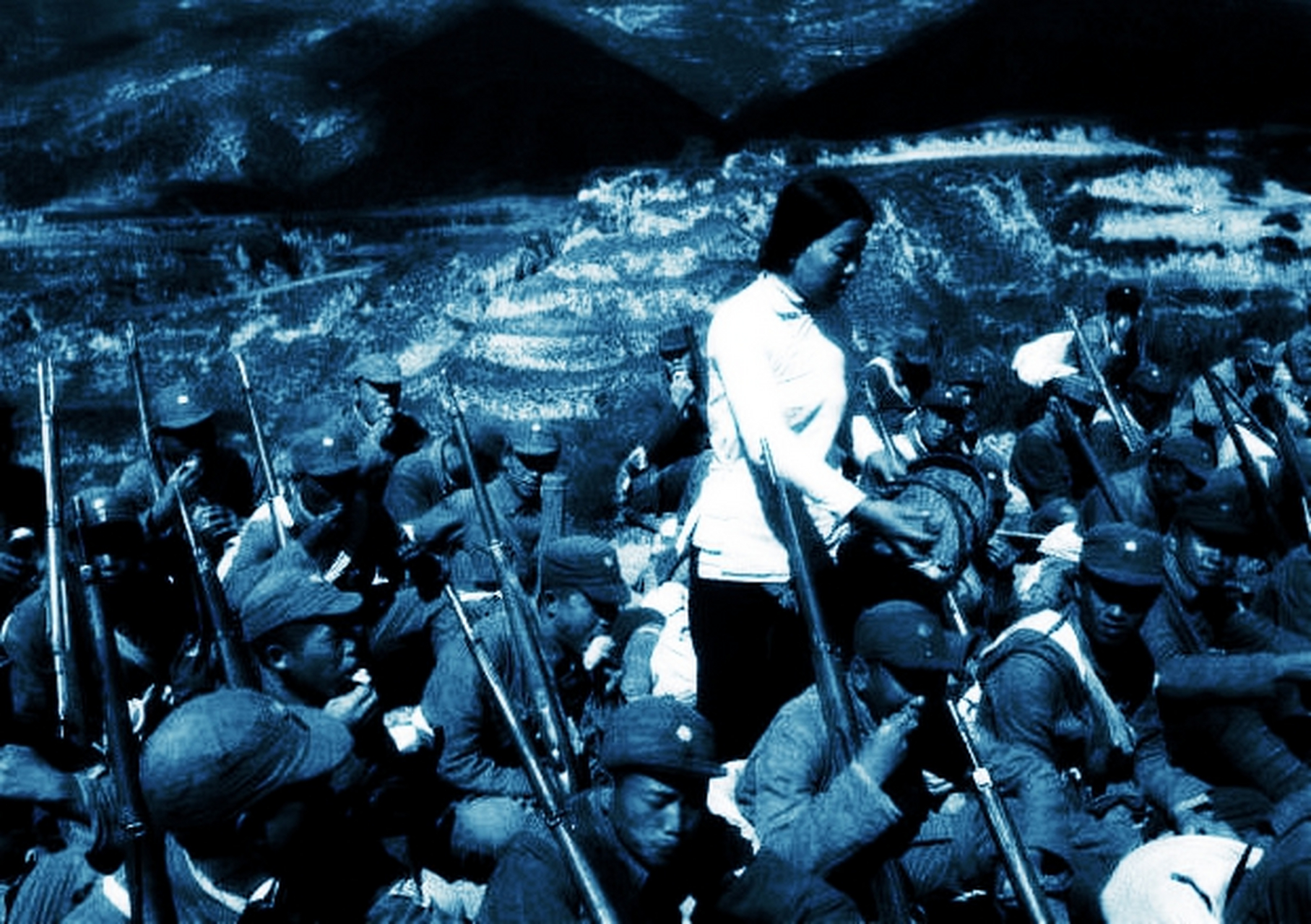 为了安慰八路军战士,当地村民把自种的水果分发出去.