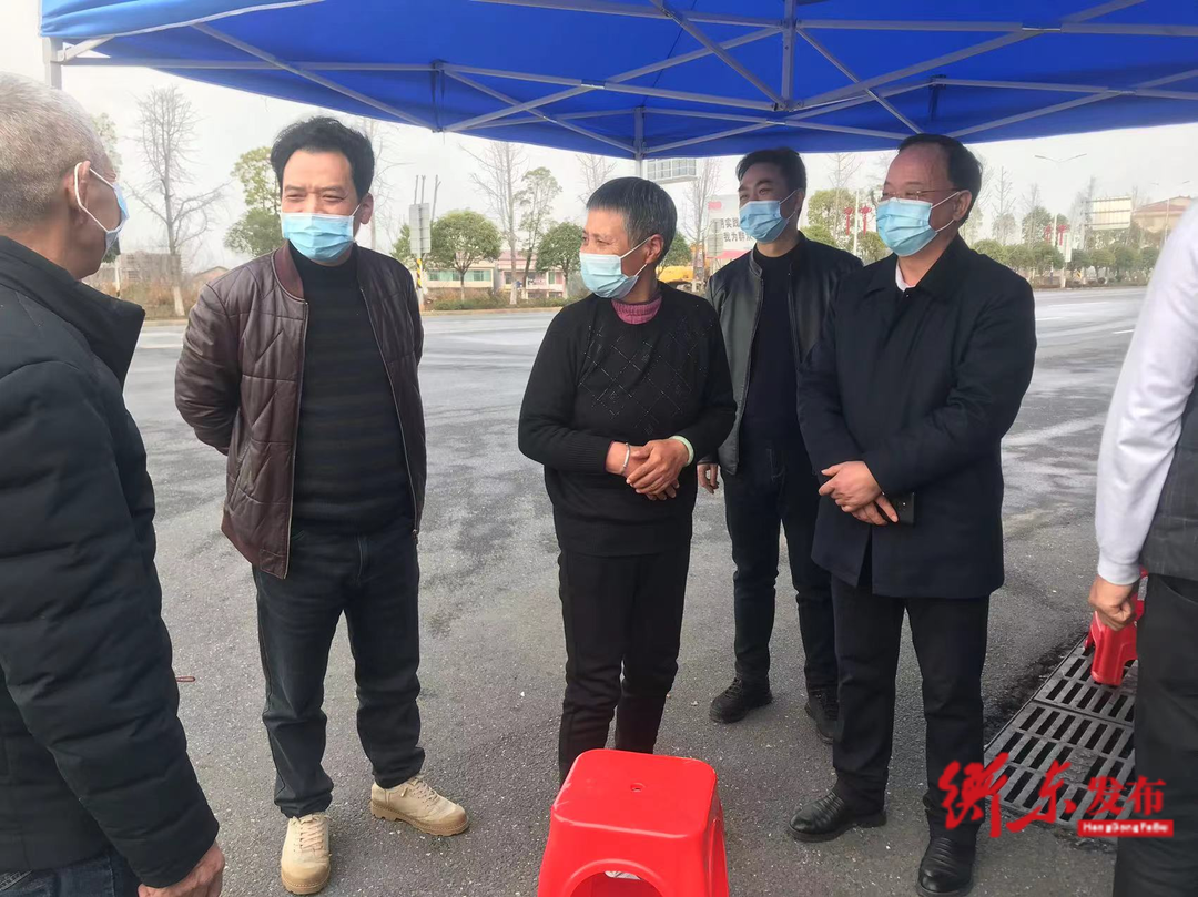 县领导检查督导疫情防控工作