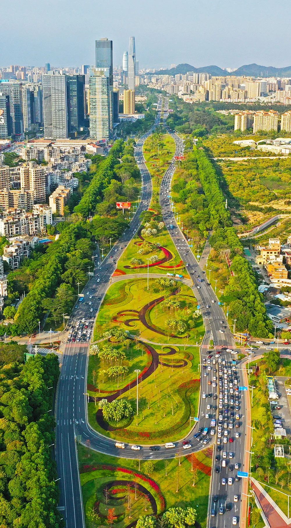 《东莞大道》黄机 摄第五位——2023年全市进出口总额1.