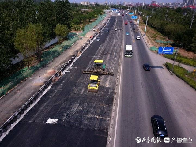 航拍:国道309章丘段扩建正在铺设沥青,大部分路面已经铺好