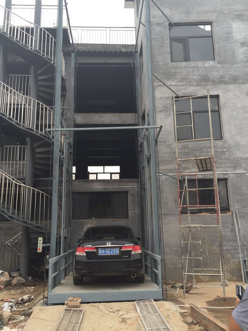 货运电梯4层安装的室外载货电梯