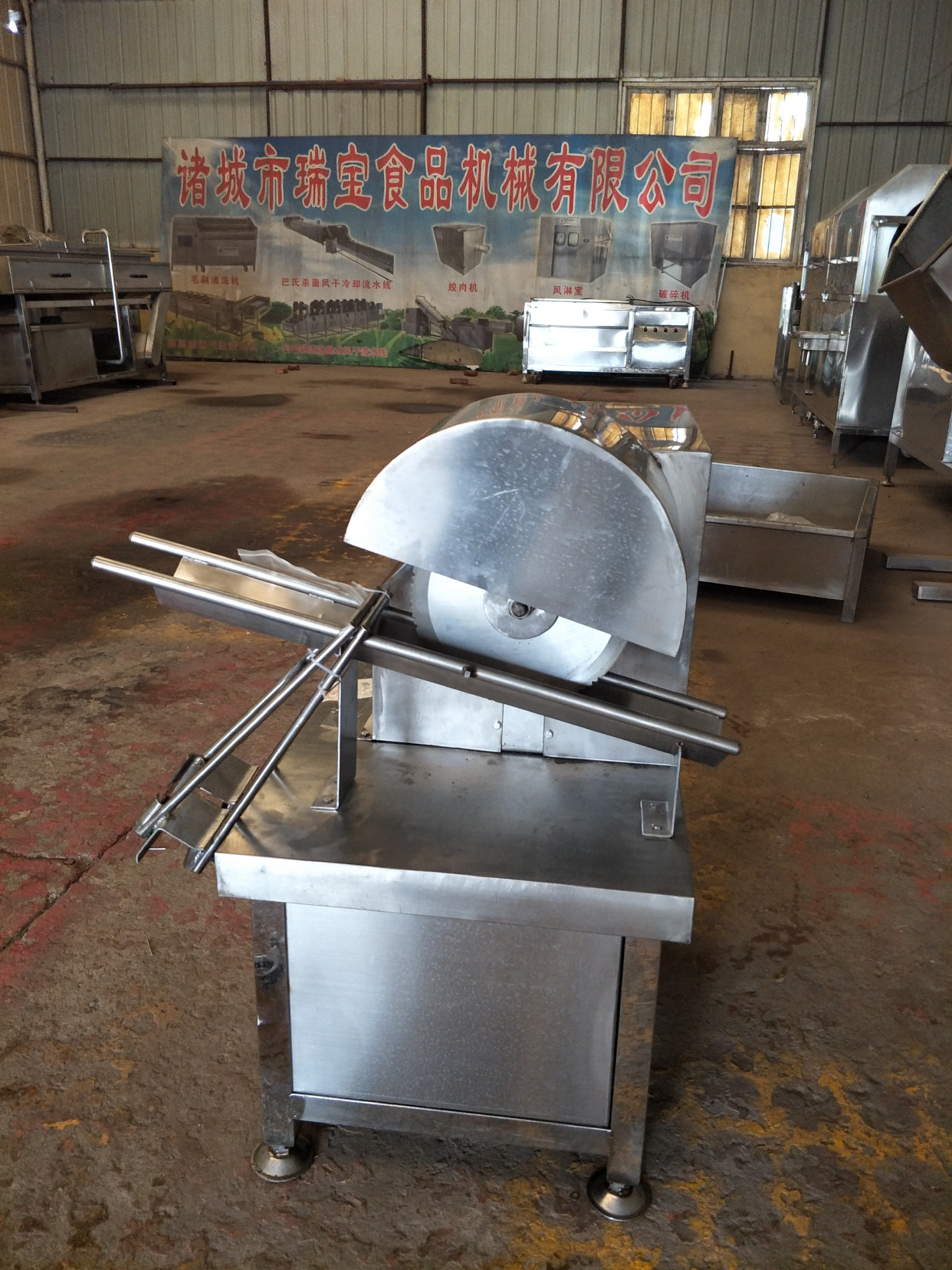 研发新型猪蹄劈半机厂家 猪蹄劈半机供货