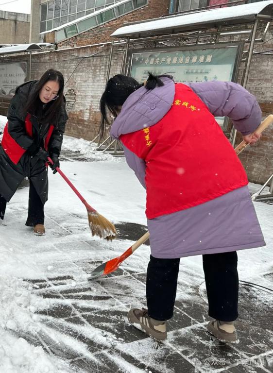 扫雪志愿者图片图片