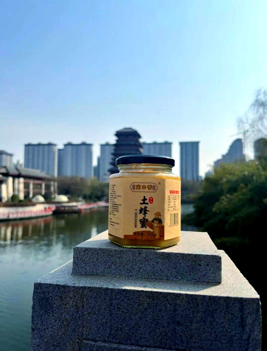 罐装蜂蜜如何保存时间长(罐装蜂蜜的保质期是多久) 罐装蜂蜜如何保存时间长(罐装蜂蜜的保质期是多久)