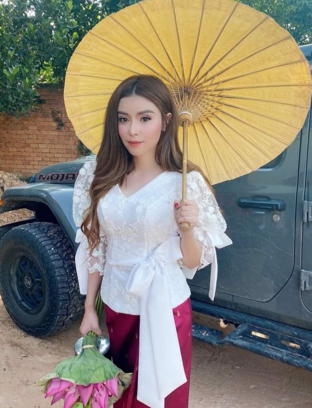 各有千秋!柬埔寨著名女星穿传统服装来个大比拼