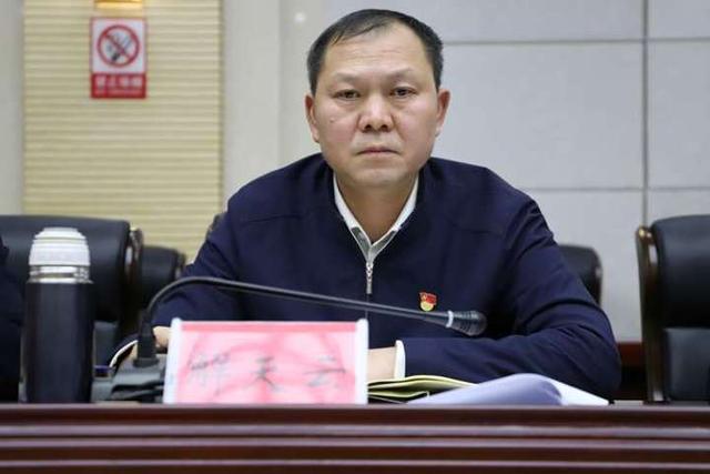 麒麟区委常委班子召开2020年度民主生活会