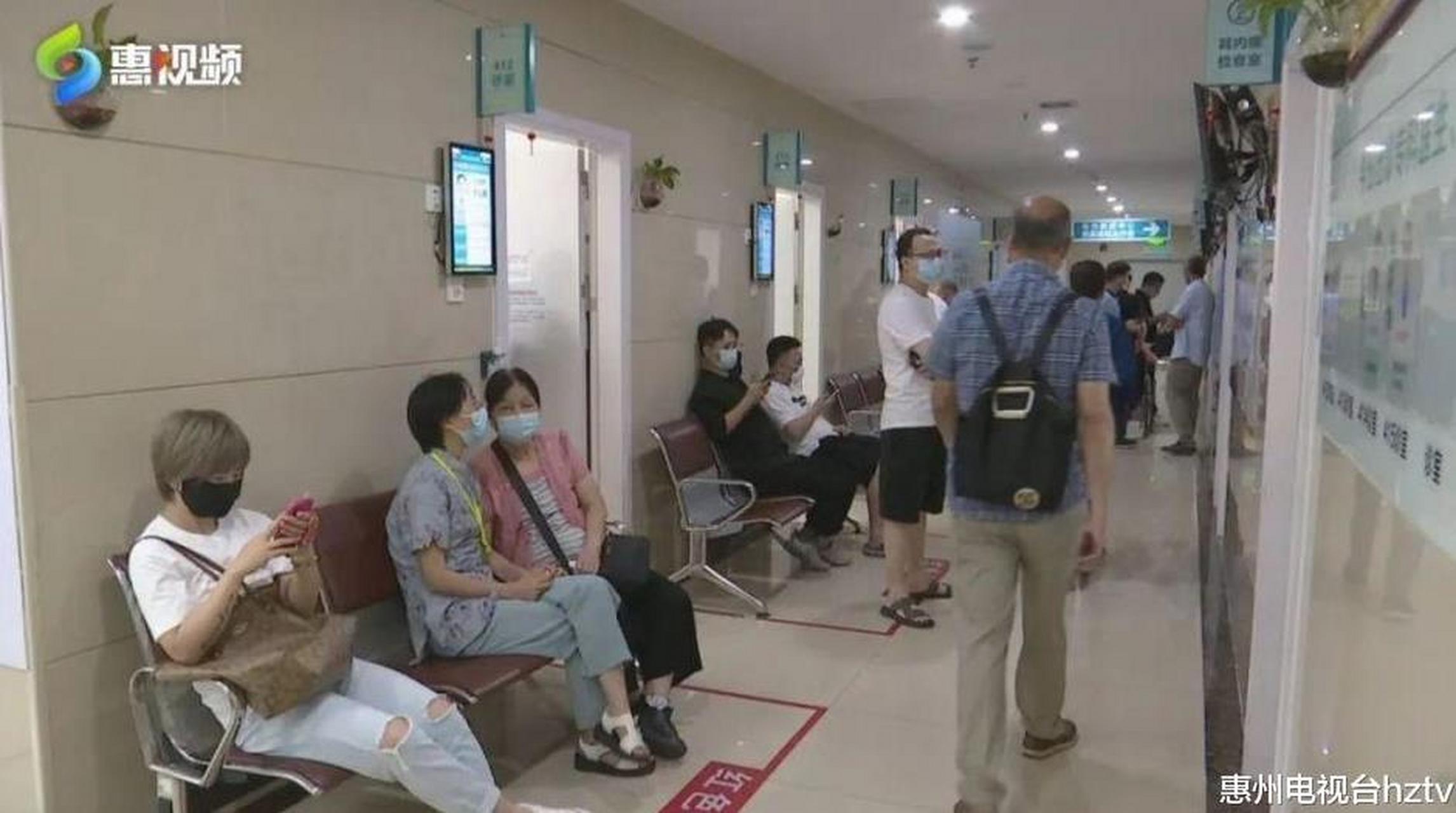 罗裕锋:"近期呼吸道疾病迎来一个小高峰,中秋国庆期间发热门诊就诊量