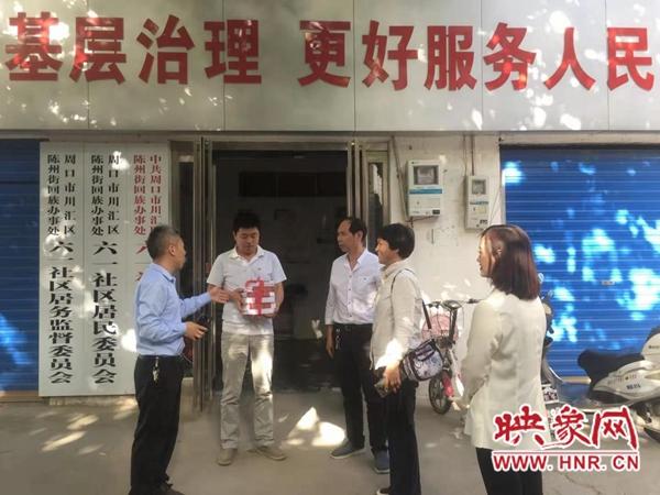 周口市川汇区:爱心图书进社区 公益捐赠暖人心