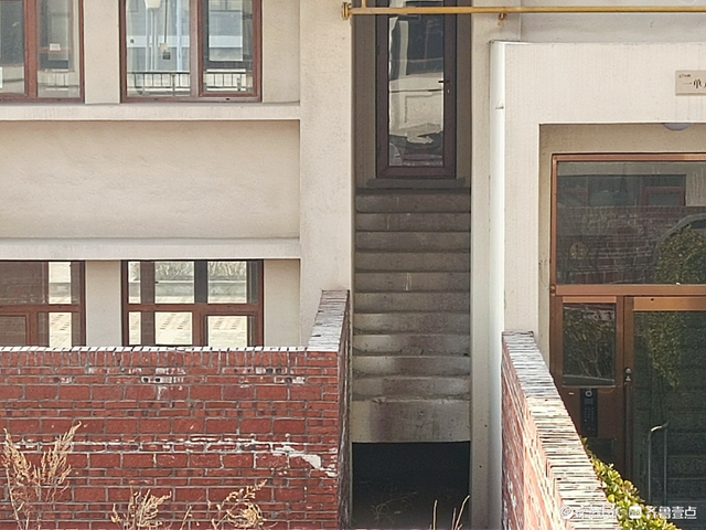 壹点帮办|烟台山语城小区这堵有争议的墙,谁来管?