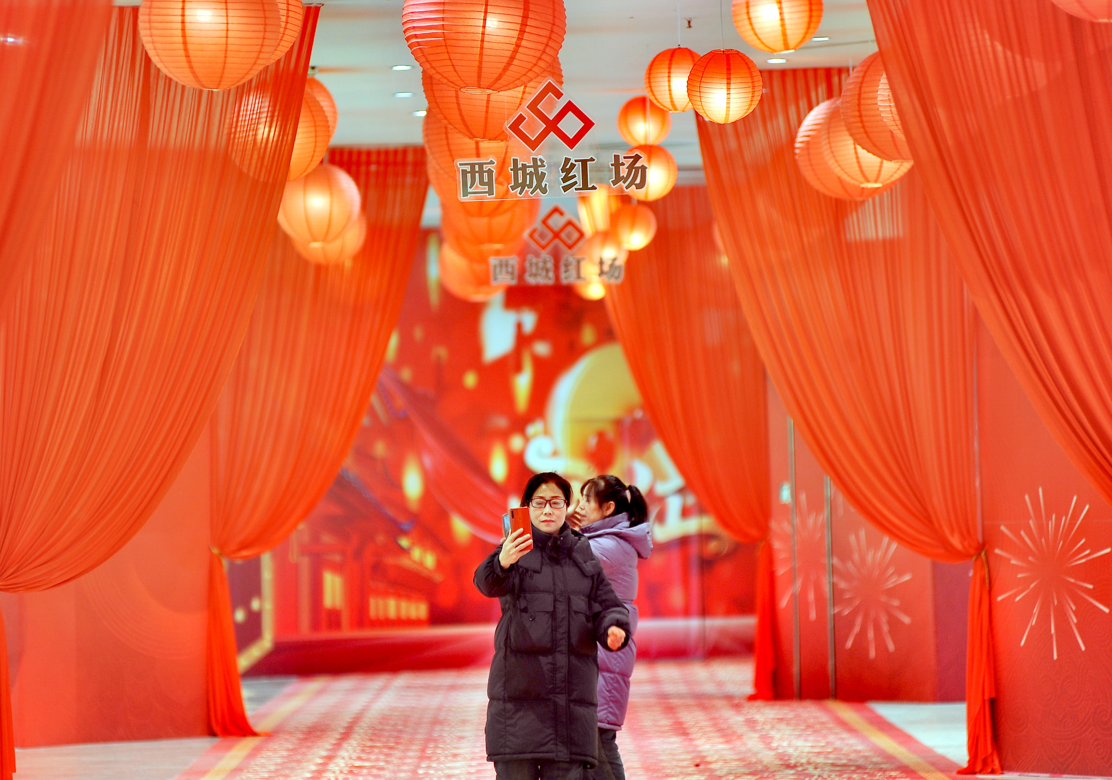 哈尔滨国际时装周|西城红场,走"红毯"沾福气