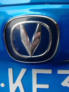 车标像v的是什么车标