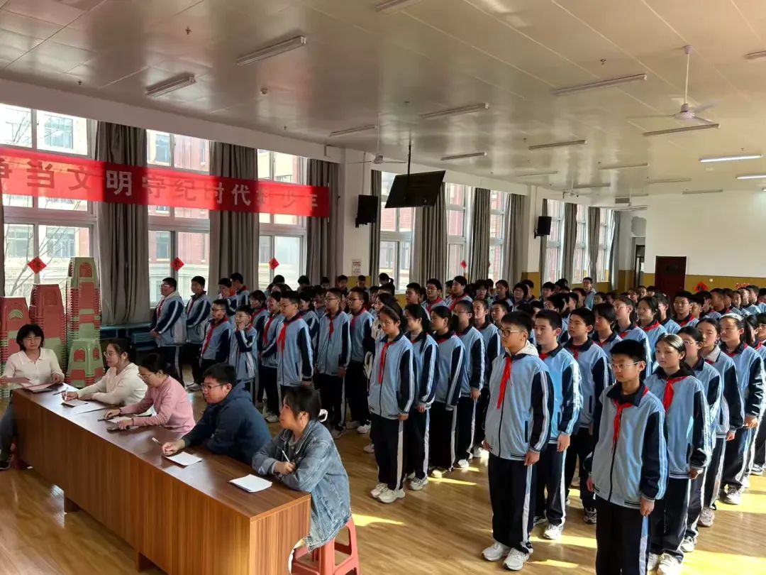 岱岳区开元中学开元中学六年级举行"学雷锋"中队合唱比赛