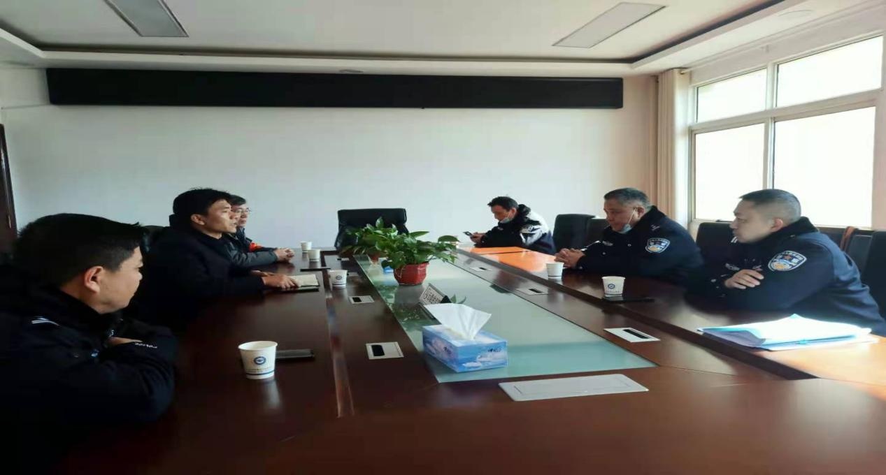 九江市公安局森林分局局长严邦兴一行到我区督查森林防火工作