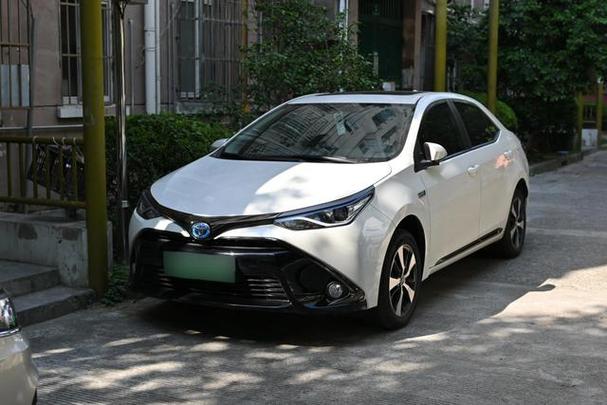 预算12-13万元人民币,丰田粉,二手车是买混动雷凌