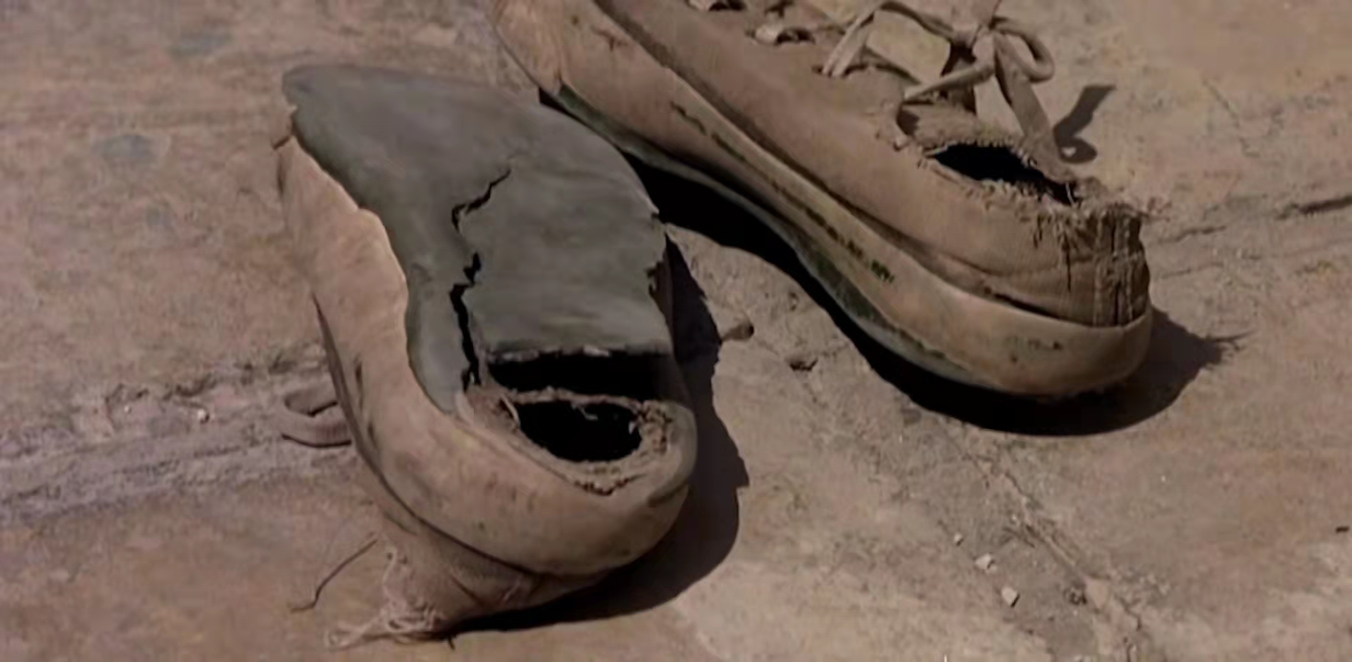 小鞋子:人人都说这部电影满是现实的苦,却忽略了随处可见的浪漫