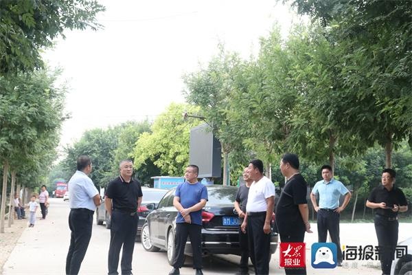 阳信县委副书记宋全星一行到流坡坞镇调研路域环境综合整治及乡村振兴