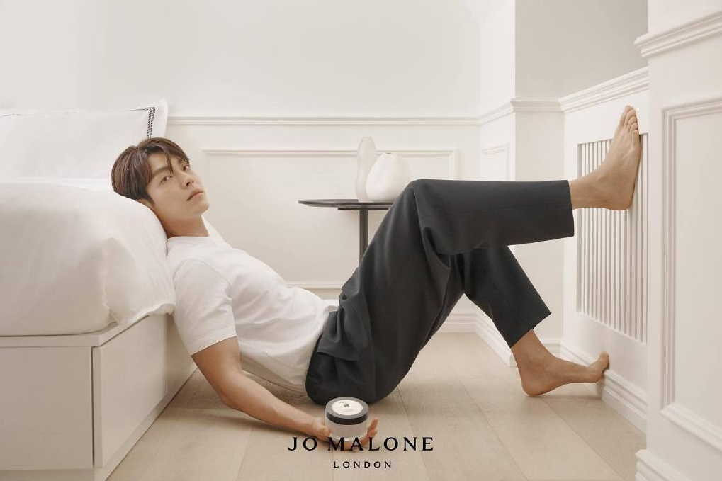 金宇彬ins更新一组照片 展现了健康的性感美