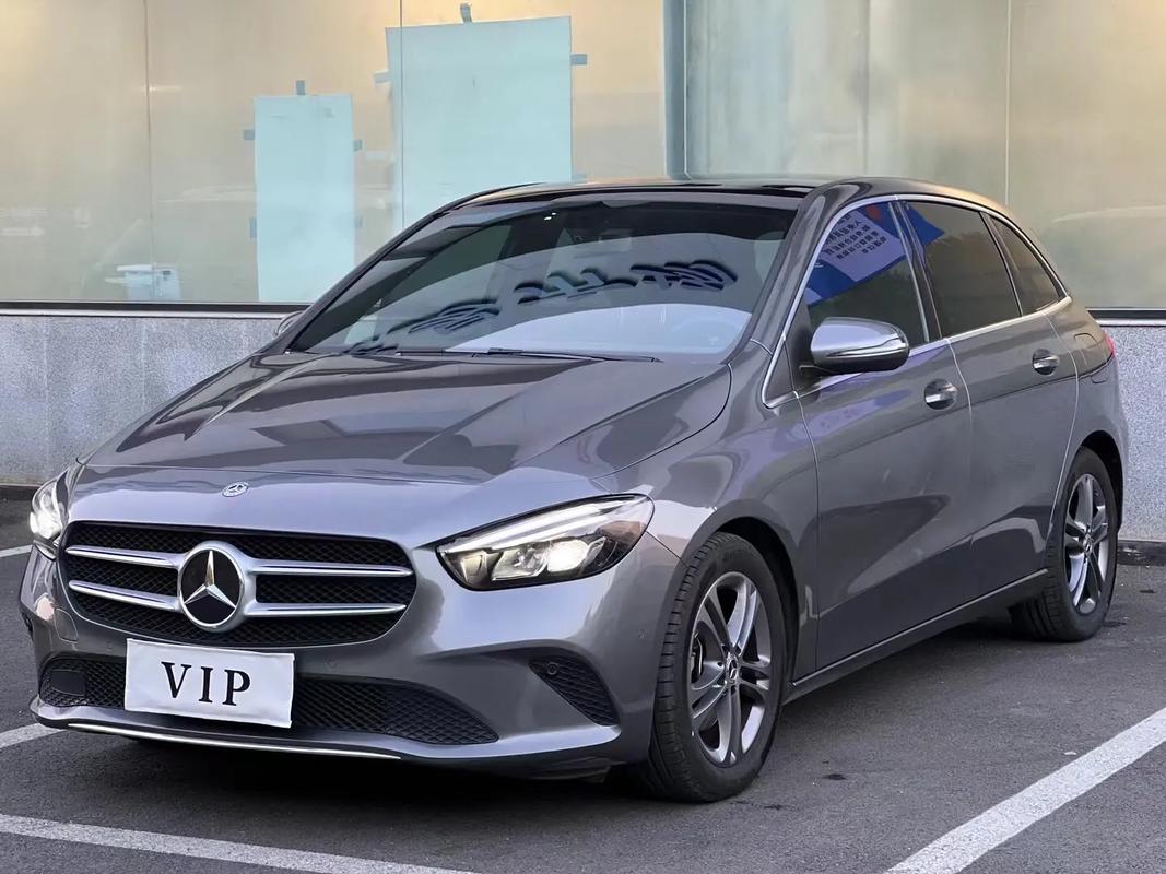 奔驰b200无疑是一款引人注目的车型,其设计之精湛,令人过目难忘