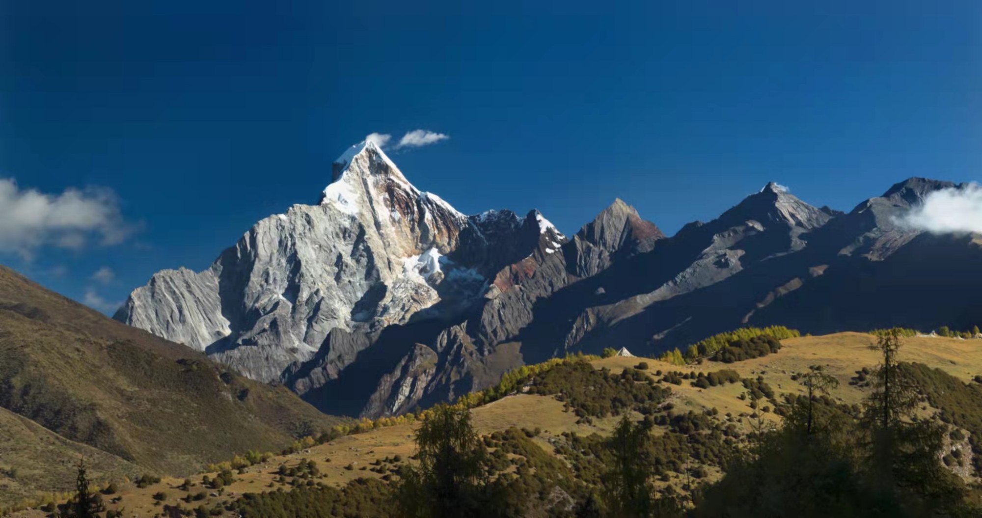 来这里打卡∣40年仅41人成功登顶,四姑娘山幺妹峰为何难爬?