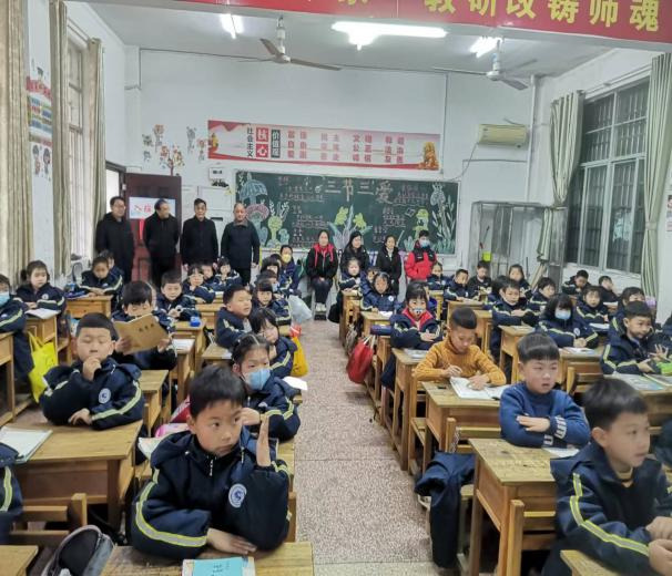 汉寿县帅孟奇中学"家校共育"助成长