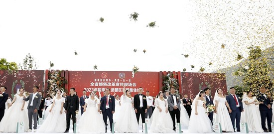 极简婚礼省钱攻略_天津请婚庆公司一般多少钱_年轻人婚礼花费高