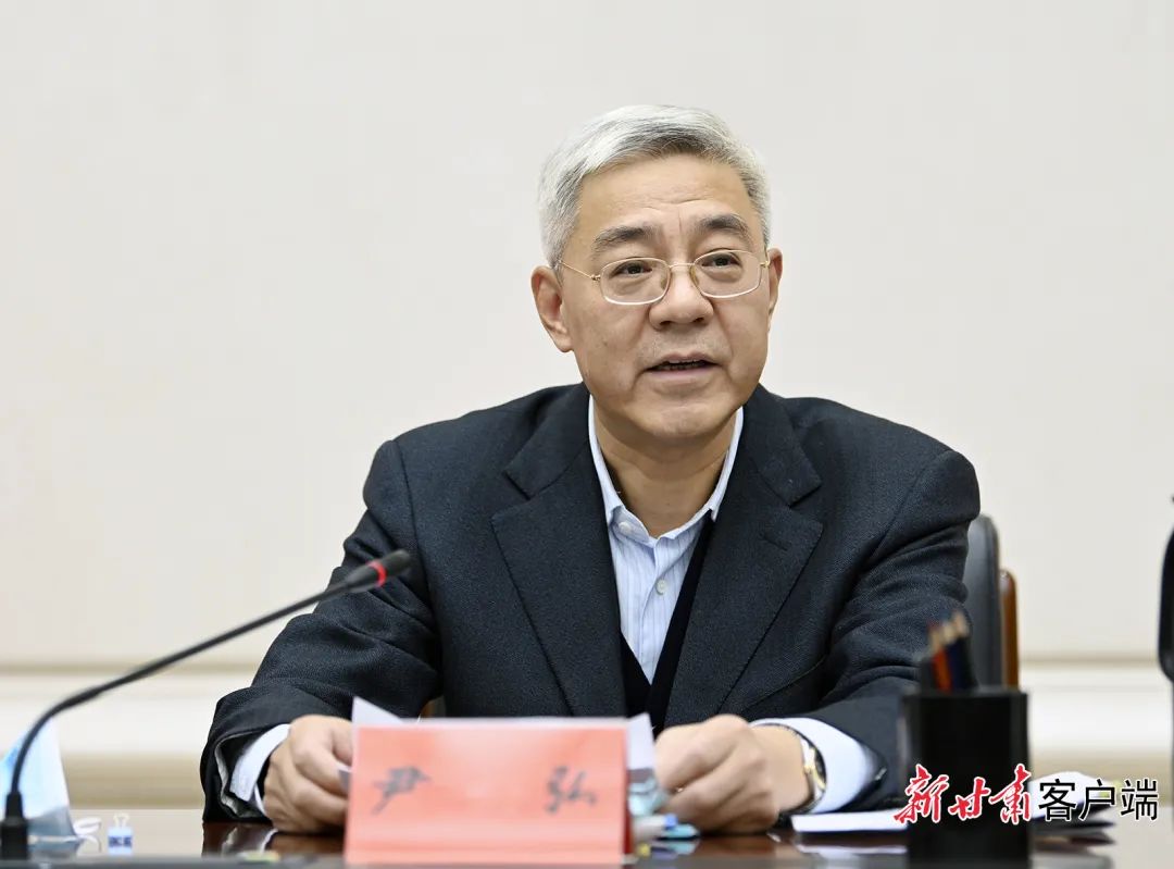 中共甘肃省委召开专题协商座谈会 征求对全省经济工作的意见和建议