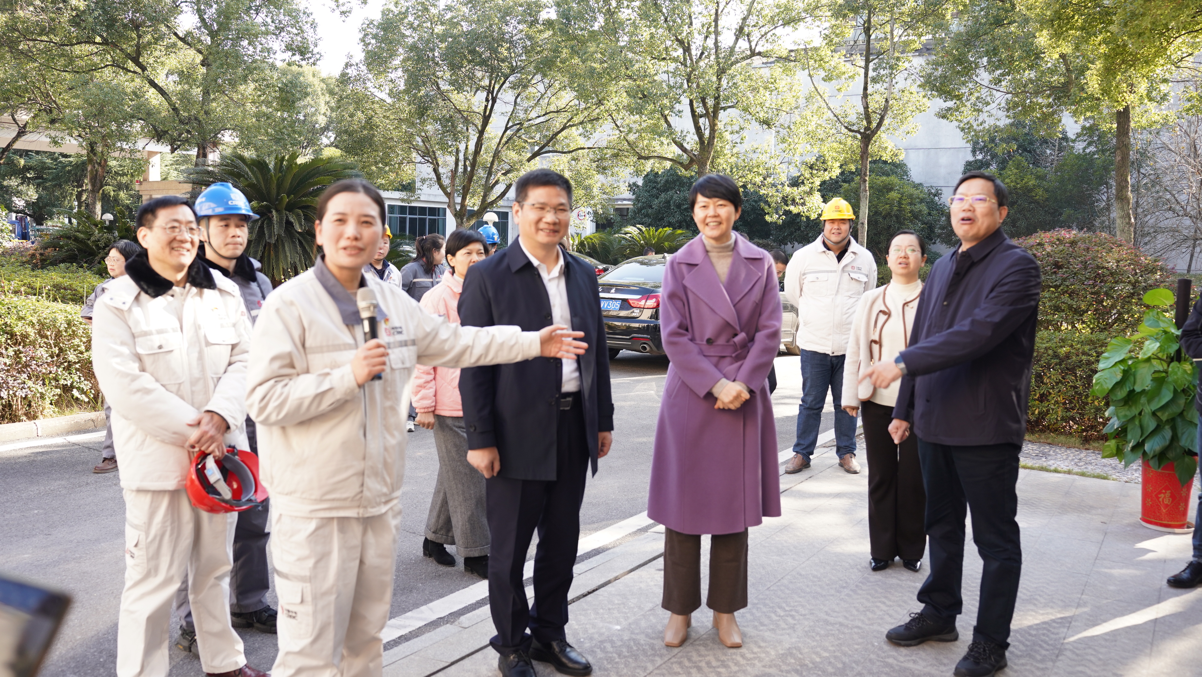 罗琼来株洲看望慰问大国工匠代表
