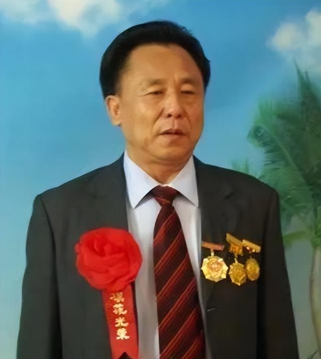 益阳富豪倪福林私建"后宫",扬言生1个孩子奖200万,结果如何?