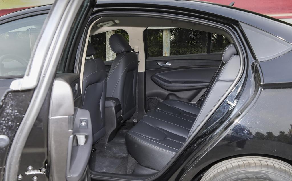 提升艾瑞泽5的空间体验,尽情享受舒适驾乘