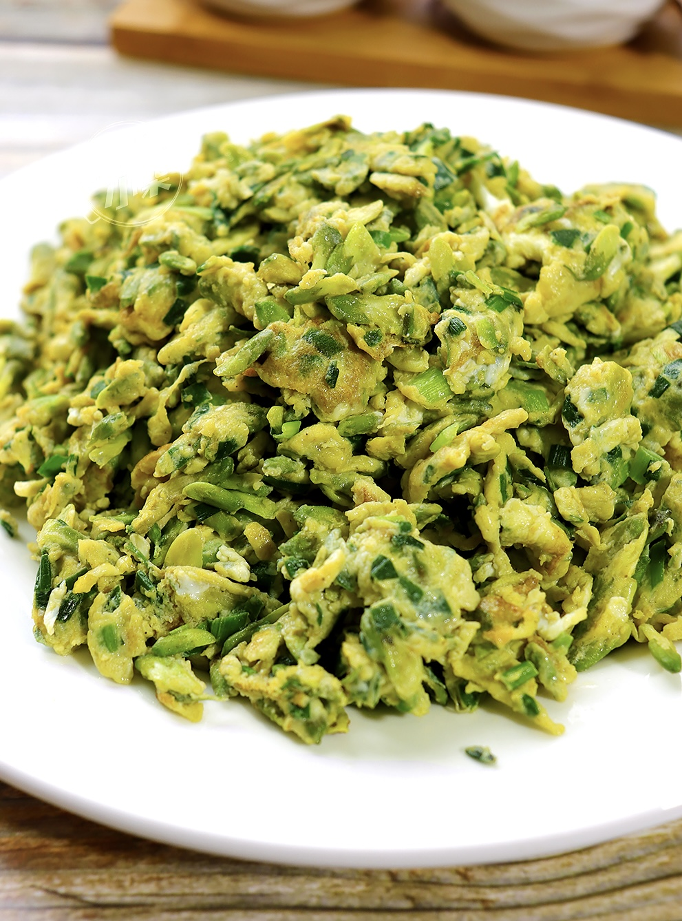 除了蒸槐花外,还有槐花包子,醋熘槐花,槐花炒鸡蛋等吃法.