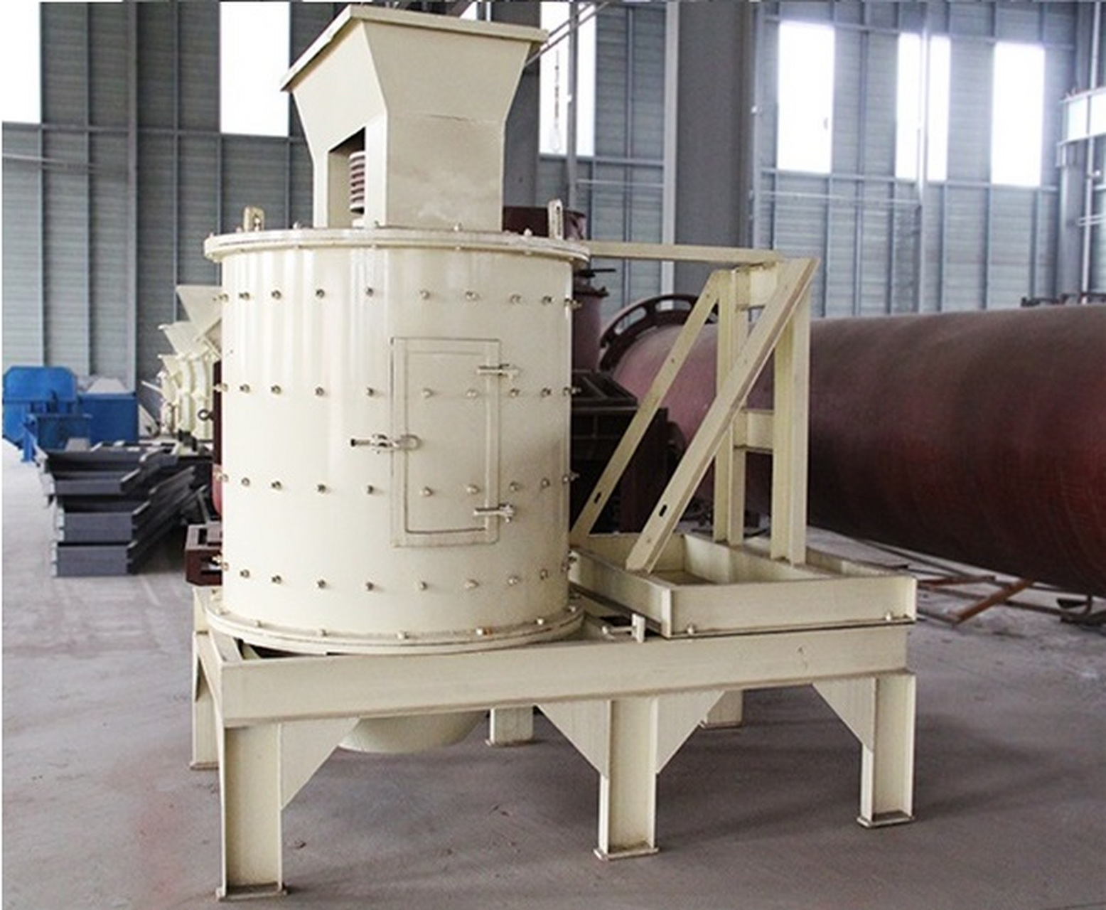 立轴式破碎机适用于各种矿石,岩石,煤炭,砂石以及化工原料的破碎.