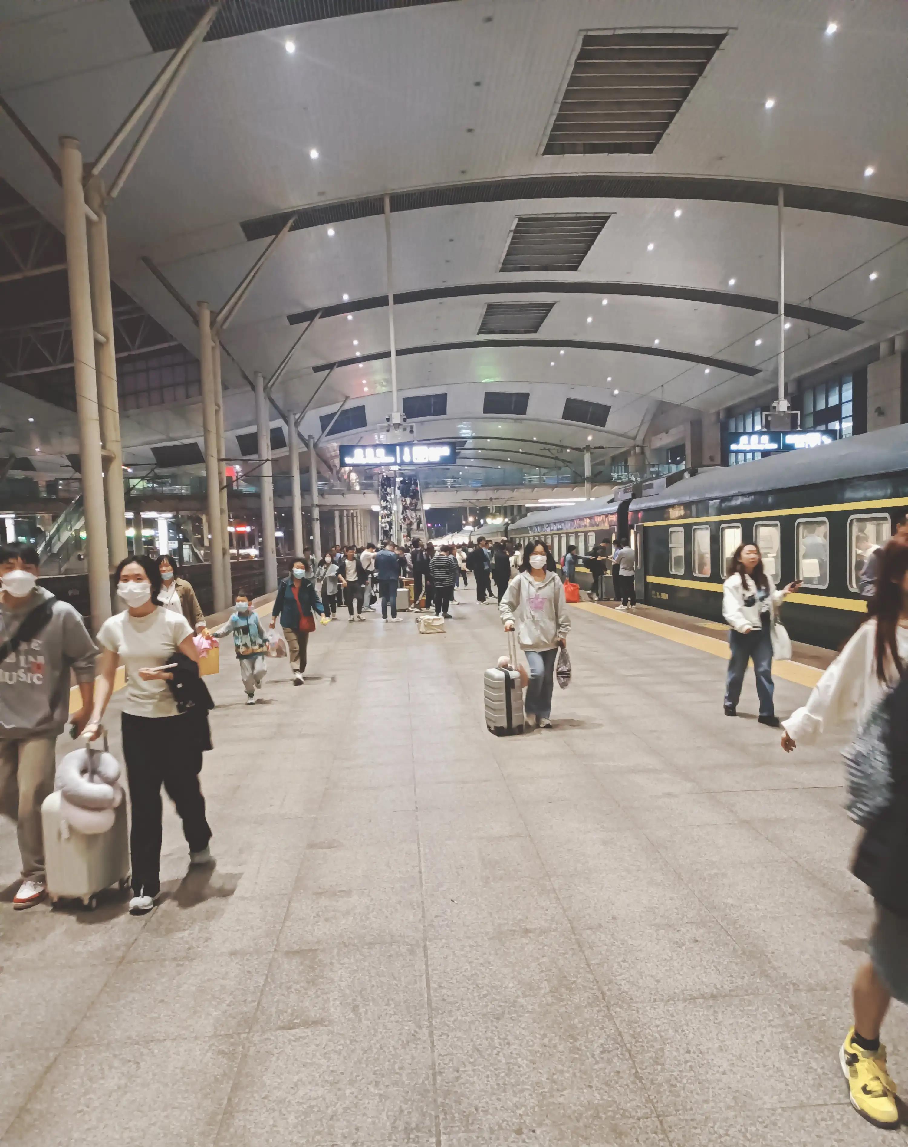 从深圳东没有买到z230火车的硬座及卧铺票,只好买了站票 本想买