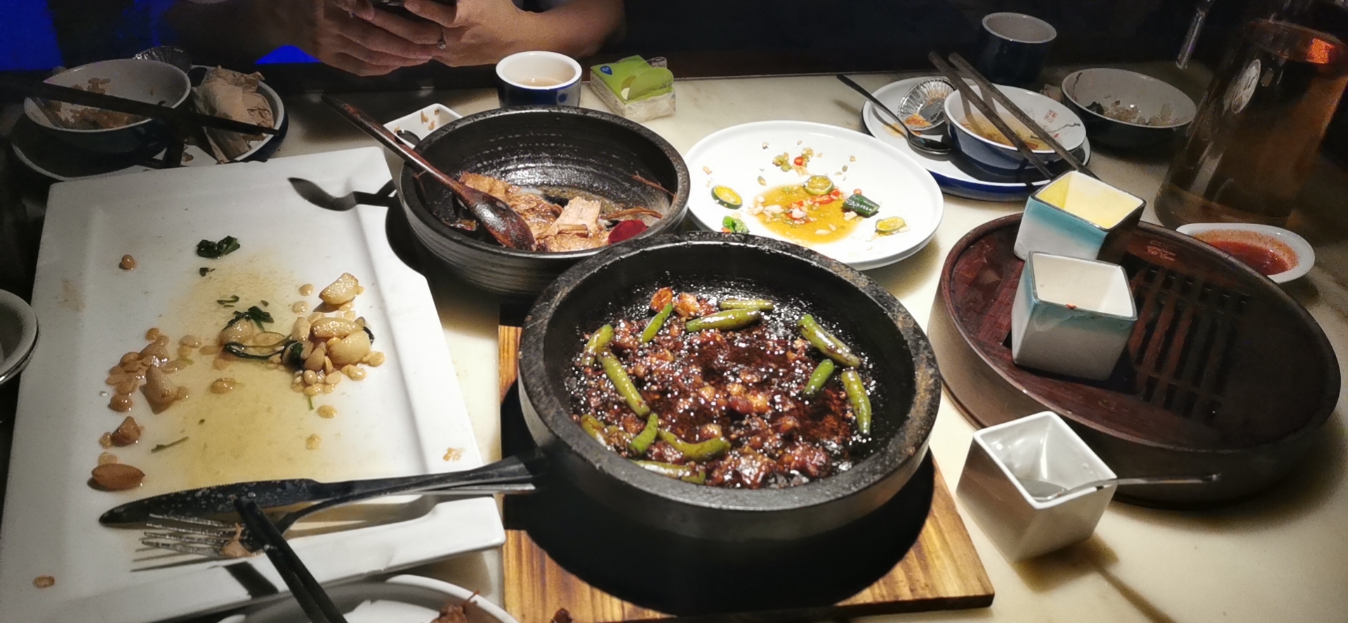 闺蜜请吃饭,点了5菜1甜品全吃光,晒朋友圈被说:好能吃!