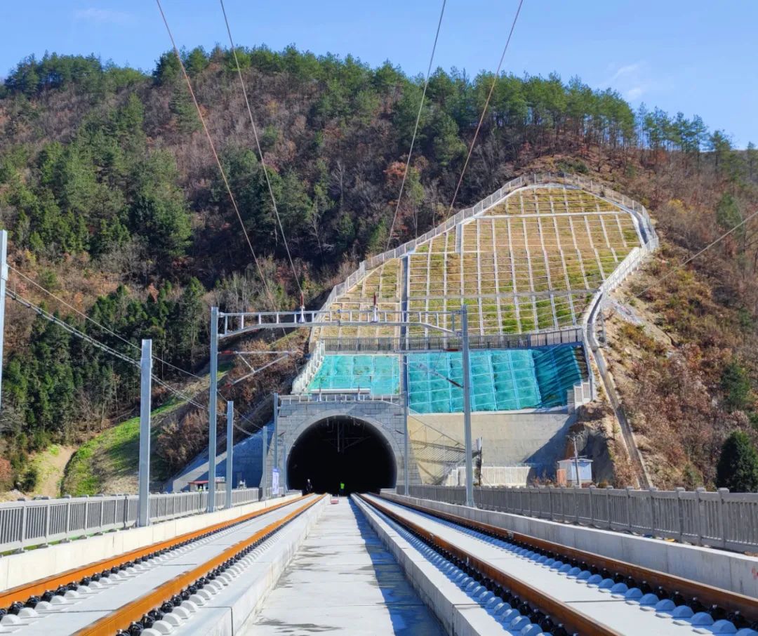 郑西高铁隧道图片