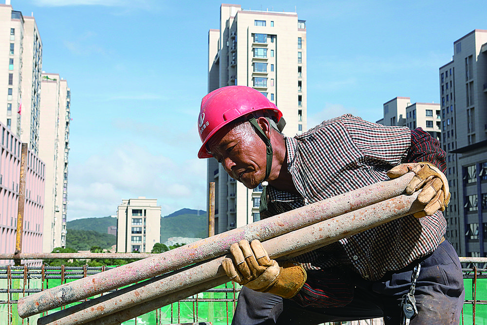 建筑工人挥汗如雨写明天—普陀水街旅游综合开发项目建筑工地踏访记