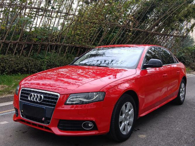 12 年的奥迪红色 a4l