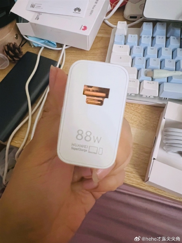 华为充电器USB-A/C融合又引热议:为何这样设计 官方早已说透