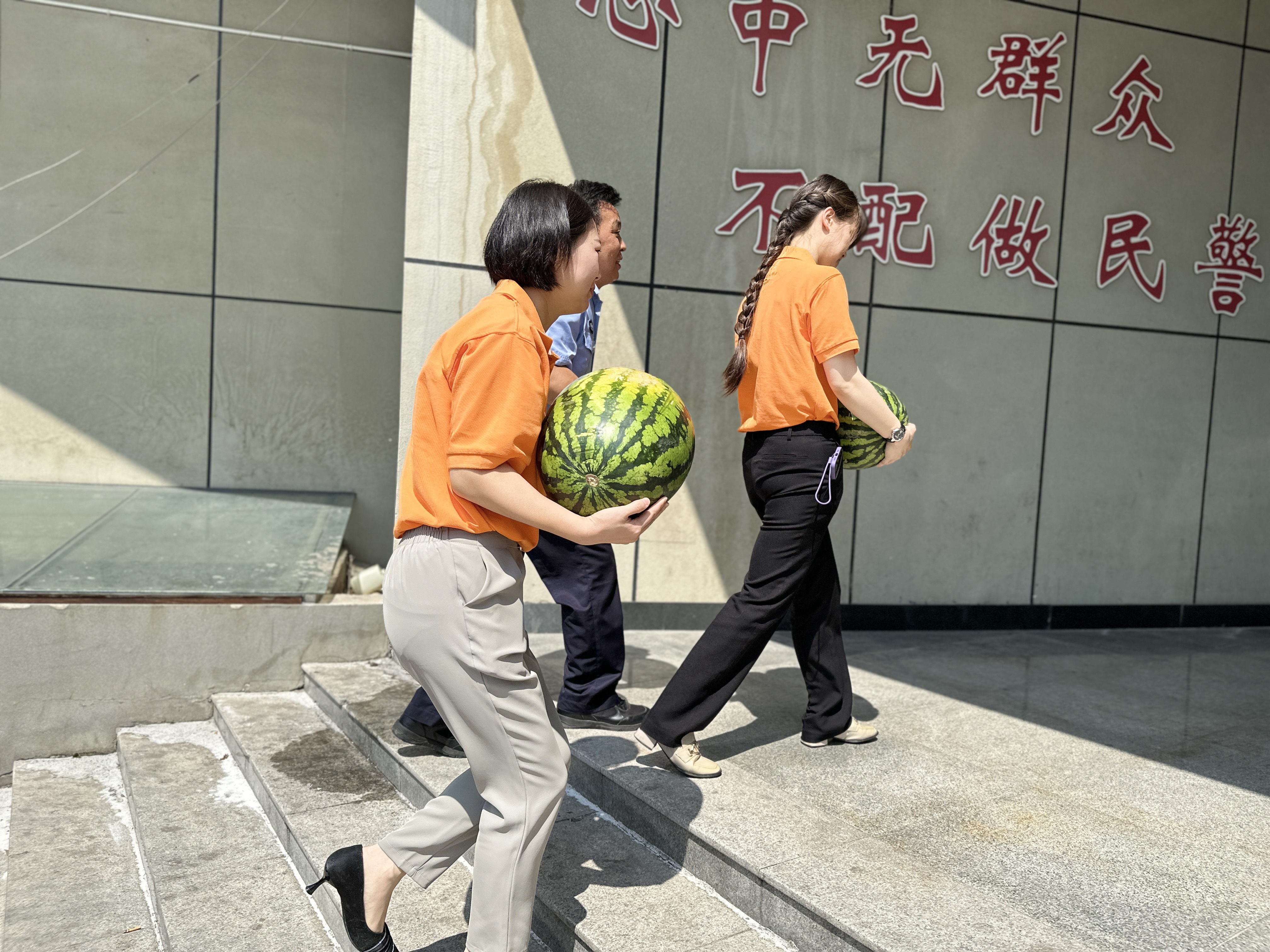 安陽富力萬達嘉華酒店為人民警察帶去一份清涼