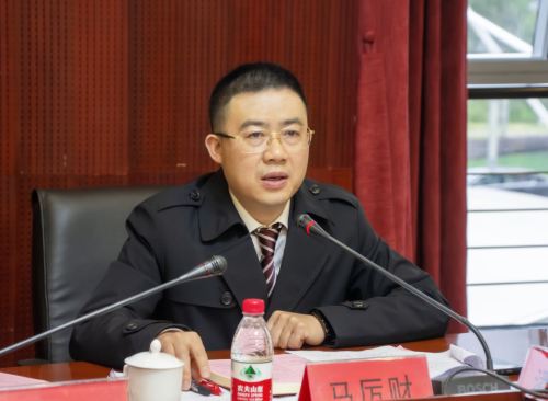 马厉财参加农业界讨论:农业"双强"蹚新路