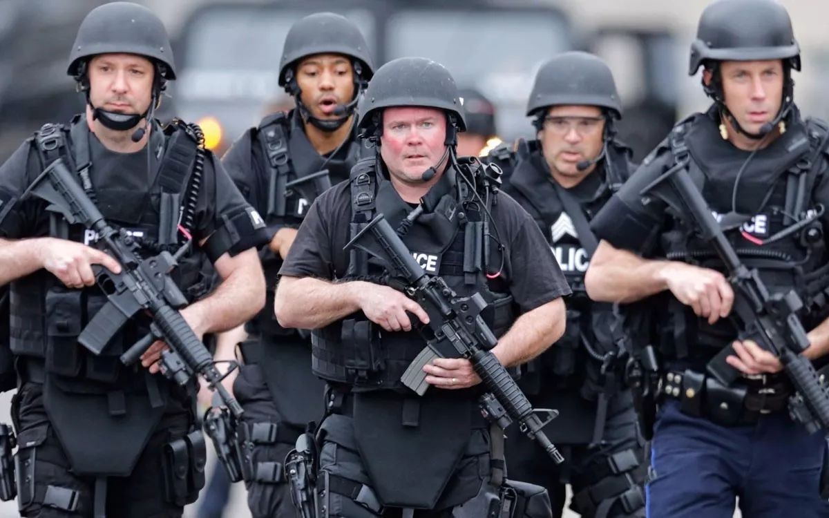 能随便买枪,却不能购买防弹衣?美国枪店的制度真是奇葩