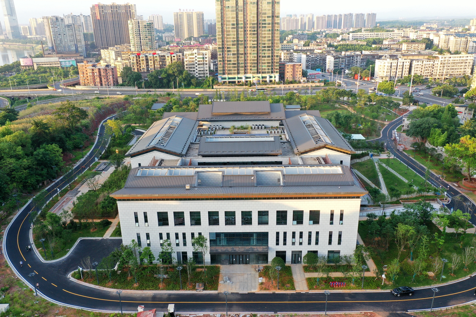 航拍总投资6亿的衡阳市新图书馆,装修及绿化已经完工