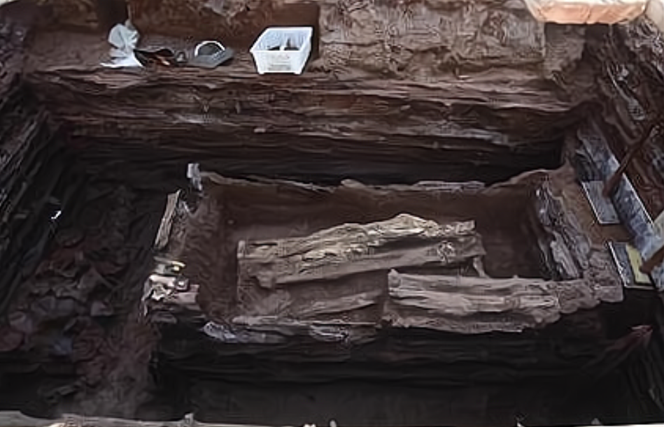 黄河中挖出透明棺材,里面的东西不敢置信,也无法用科学解释