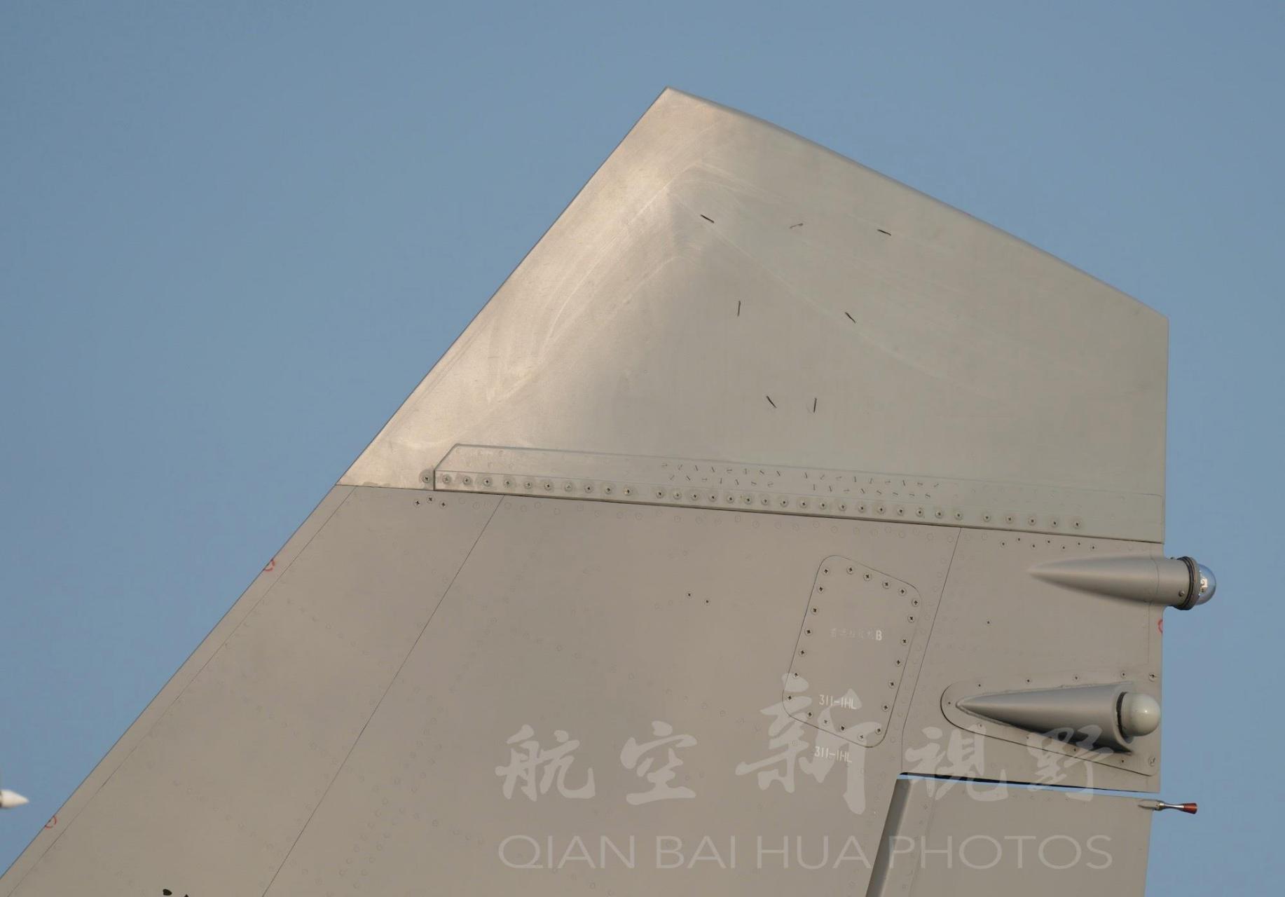 航空新视野# 空军某部歼-10c战斗机垂直尾翼细节特写,空军某部歼-16