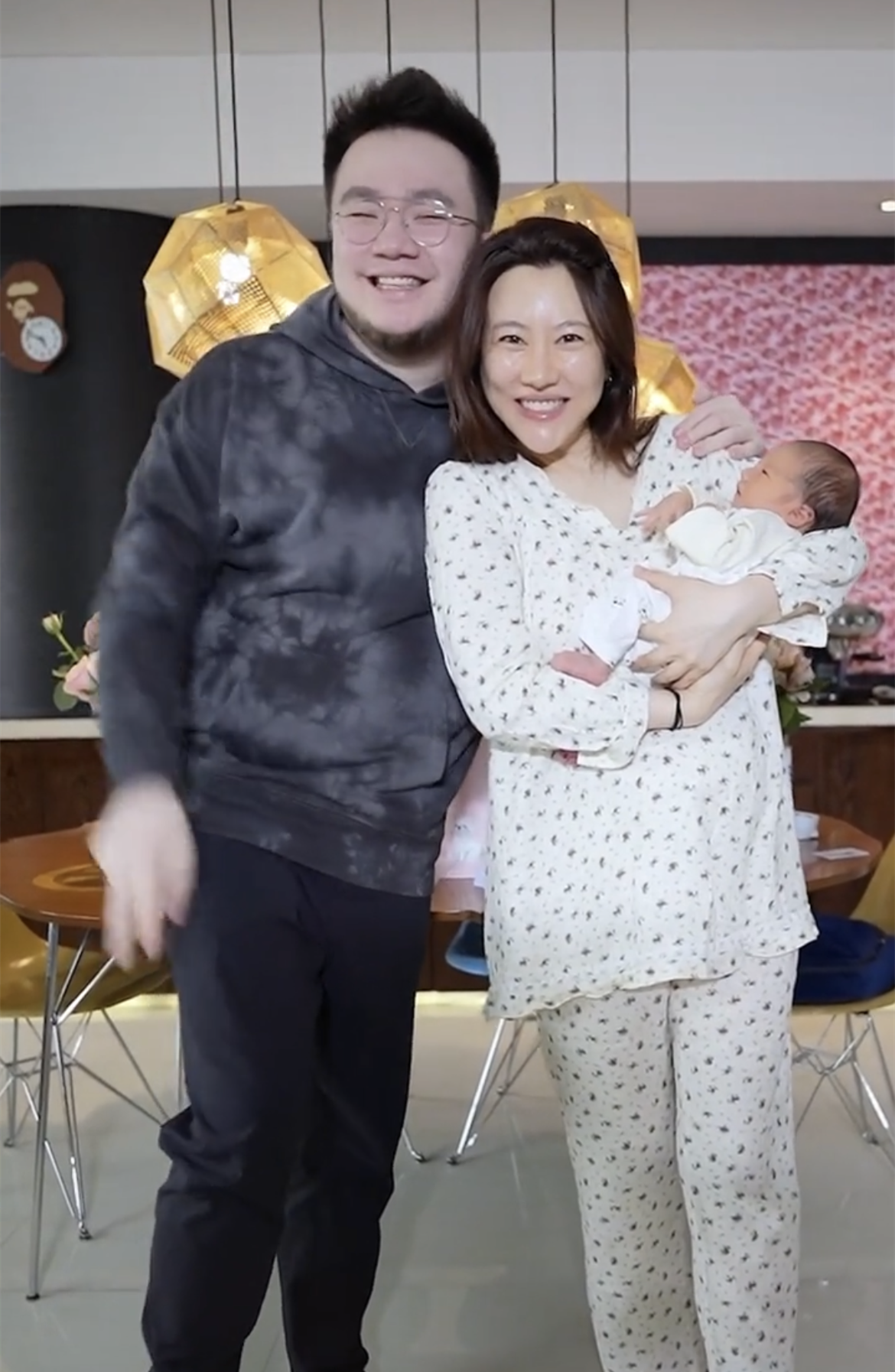 恭喜!宋丹丹再当奶奶,巴图晒一家三口官宣喜讯:我们生啦