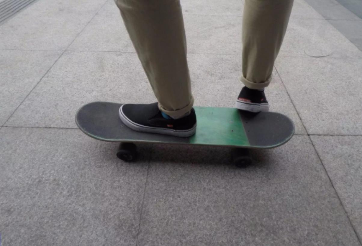 滑板如何刹车?什么样的刹车方式比较好?